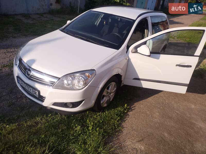 Універсал Opel Astra 2010 в Чернігові