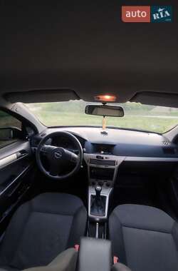 Хэтчбек Opel Astra 2006 в 
