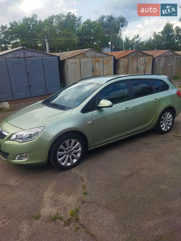 Універсал Opel Astra 2011 в Києві