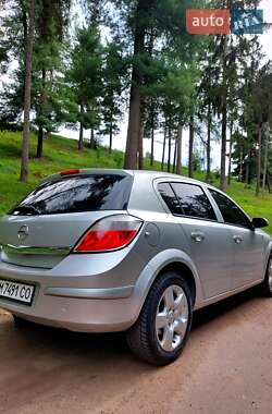 Хэтчбек Opel Astra 2006 в 