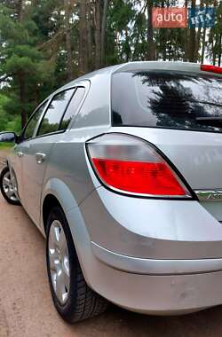 Хэтчбек Opel Astra 2006 в 