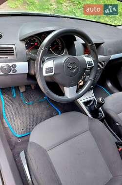 Хэтчбек Opel Astra 2006 в 