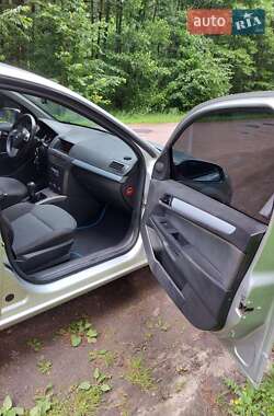 Хэтчбек Opel Astra 2006 в 