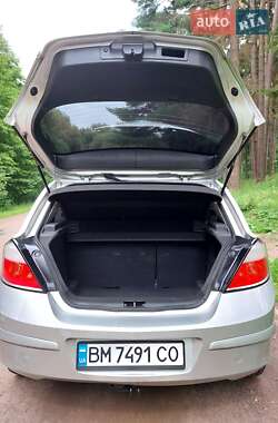 Хэтчбек Opel Astra 2006 в 