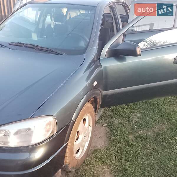 Седан Opel Astra 2005 в Чернівцях
