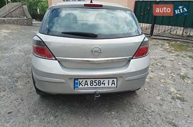 Хэтчбек Opel Astra 2008 в 
