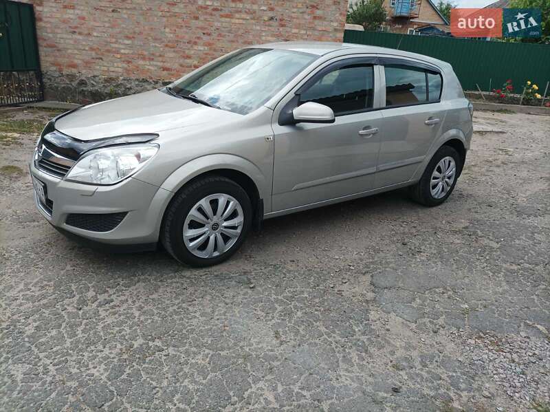 Хэтчбек Opel Astra 2008 в 