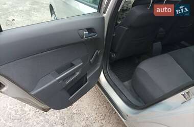 Хэтчбек Opel Astra 2008 в 