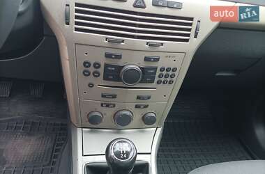 Хэтчбек Opel Astra 2008 в 