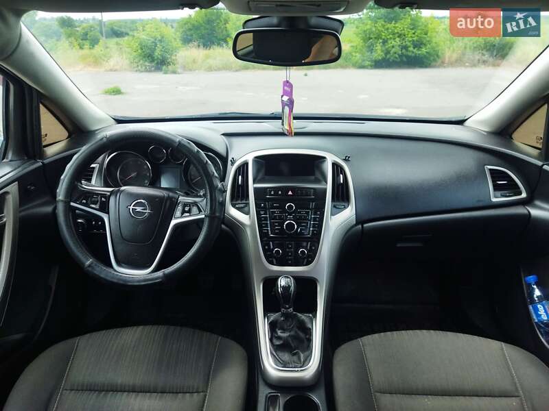 Универсал Opel Astra 2011 в Хмельнике