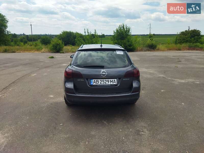 Универсал Opel Astra 2011 в Хмельнике