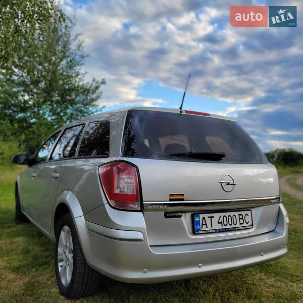 Універсал Opel Astra 2009 в Калуші