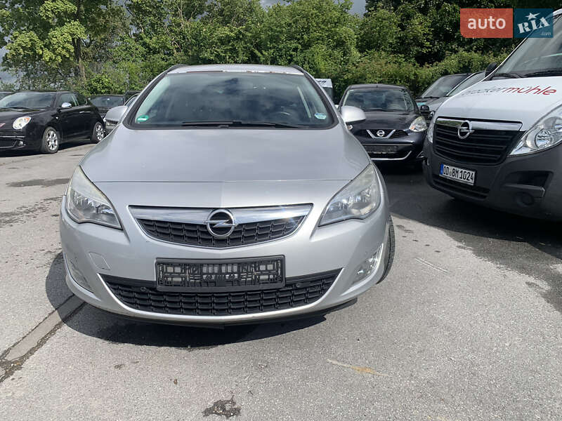 Универсал Opel Astra 2011 в Киеве