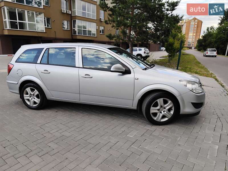 Универсал Opel Astra 2009 в Калуше