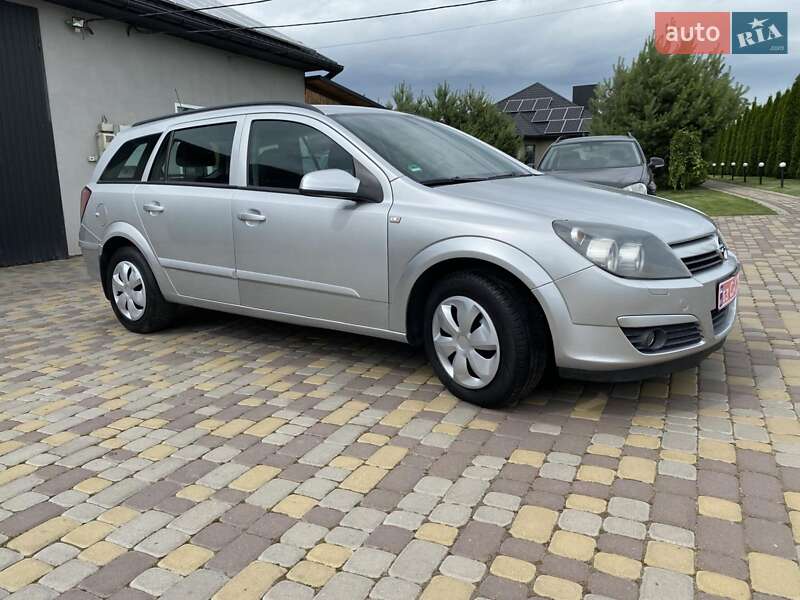 Універсал Opel Astra 2005 в Нововолинську