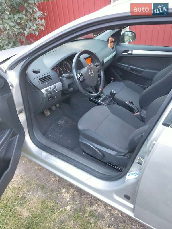 Универсал Opel Astra 2010 в Калуше