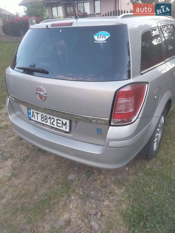 Универсал Opel Astra 2010 в Калуше