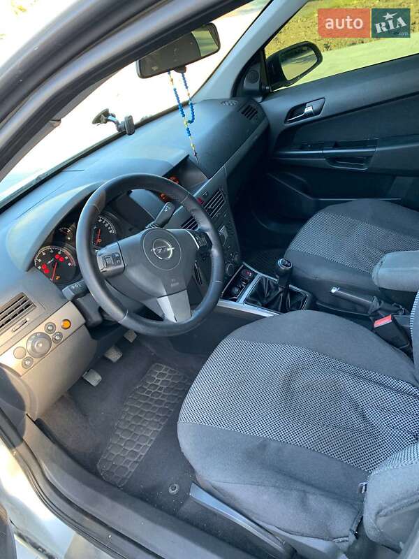 Хетчбек Opel Astra 2006 в Рівному