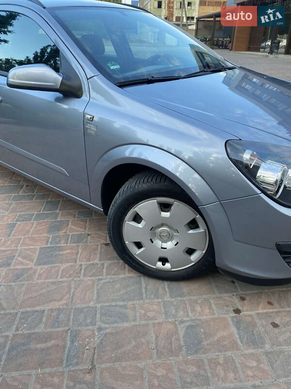 Универсал Opel Astra 2005 в Полтаве