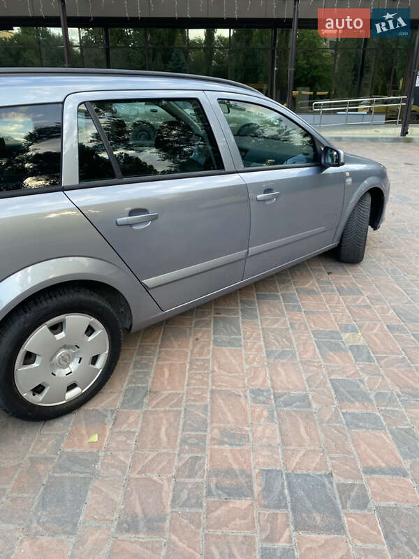 Универсал Opel Astra 2005 в Полтаве