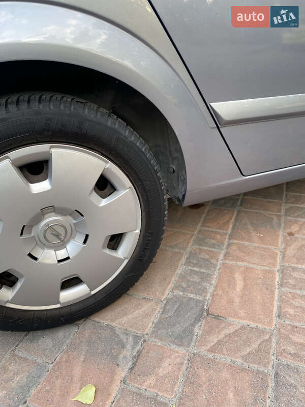 Универсал Opel Astra 2005 в Полтаве