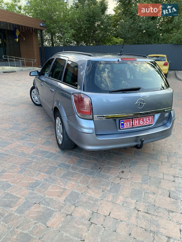 Универсал Opel Astra 2005 в Полтаве