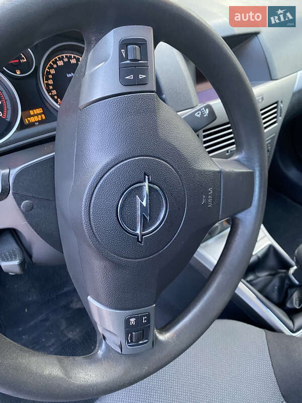 Универсал Opel Astra 2005 в Полтаве