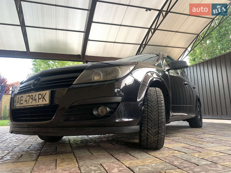 Хэтчбек Opel Astra 2005 в 