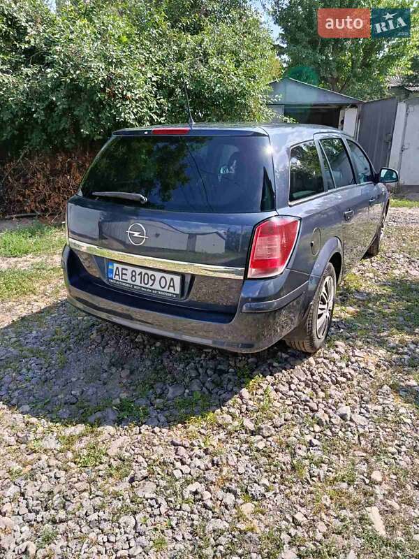 Универсал Opel Astra 2010 в Днепре