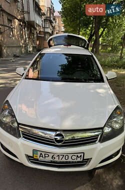 Хетчбек Opel Astra 2012 в Дніпрі