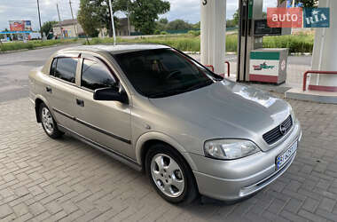 Седан Opel Astra 2006 в Гадяче