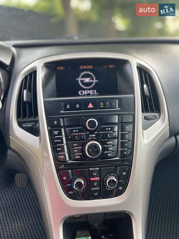 Універсал Opel Astra 2011 в Львові