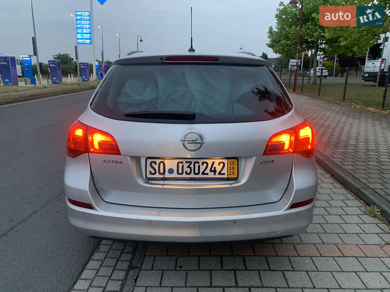 Универсал Opel Astra 2011 в Киеве