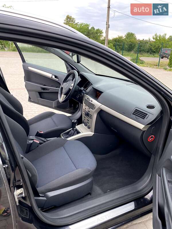 Универсал Opel Astra 2008 в Самборе