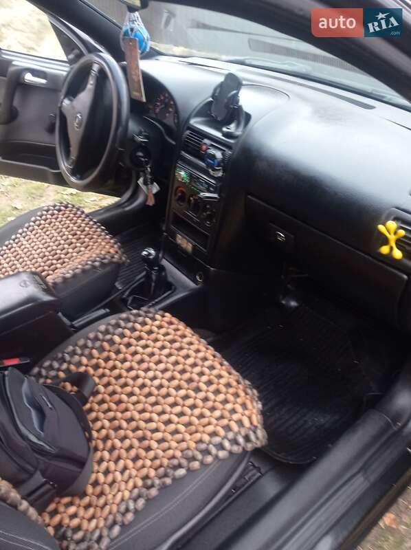 Седан Opel Astra 2008 в Ромнах