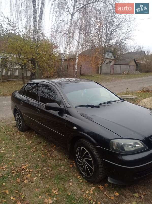 Седан Opel Astra 2008 в Ромнах