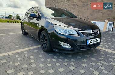 Хэтчбек Opel Astra 2011 в Львове