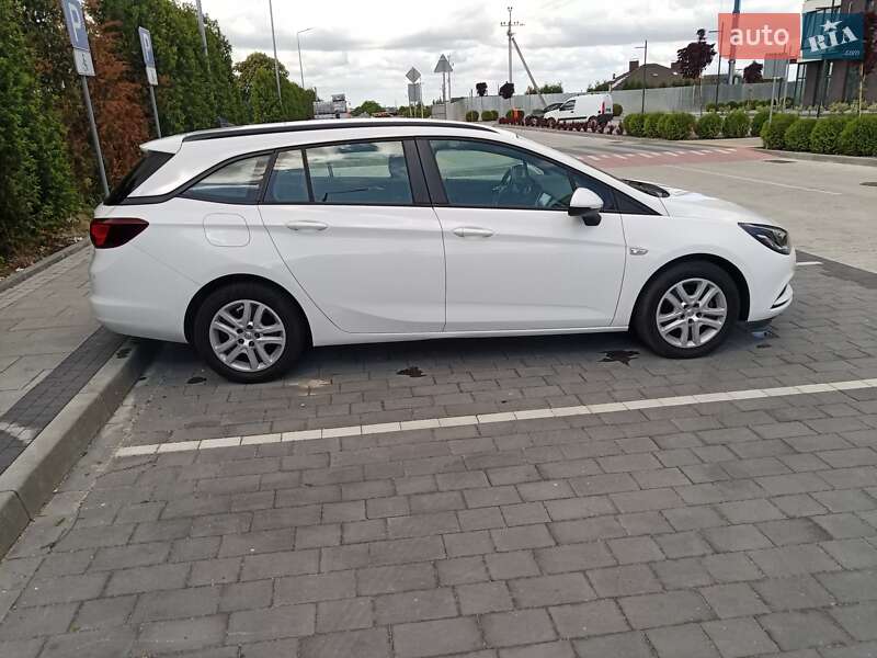 Универсал Opel Astra 2019 в Городке