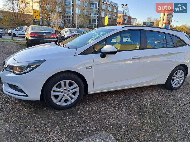 Универсал Opel Astra 2019 в Городке