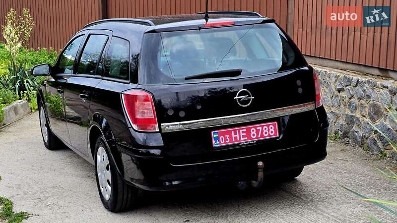 Универсал Opel Astra 2009 в Полтаве