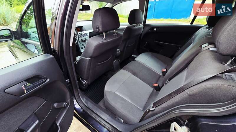 Универсал Opel Astra 2009 в Полтаве