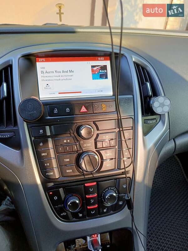 Универсал Opel Astra 2014 в Чернигове