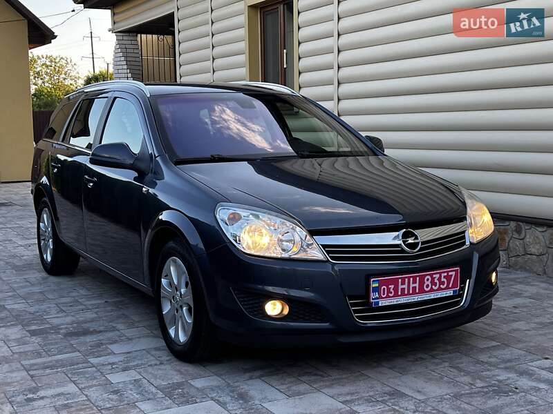 Универсал Opel Astra 2010 в Сарнах