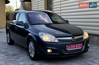 Универсал Opel Astra 2010 в 