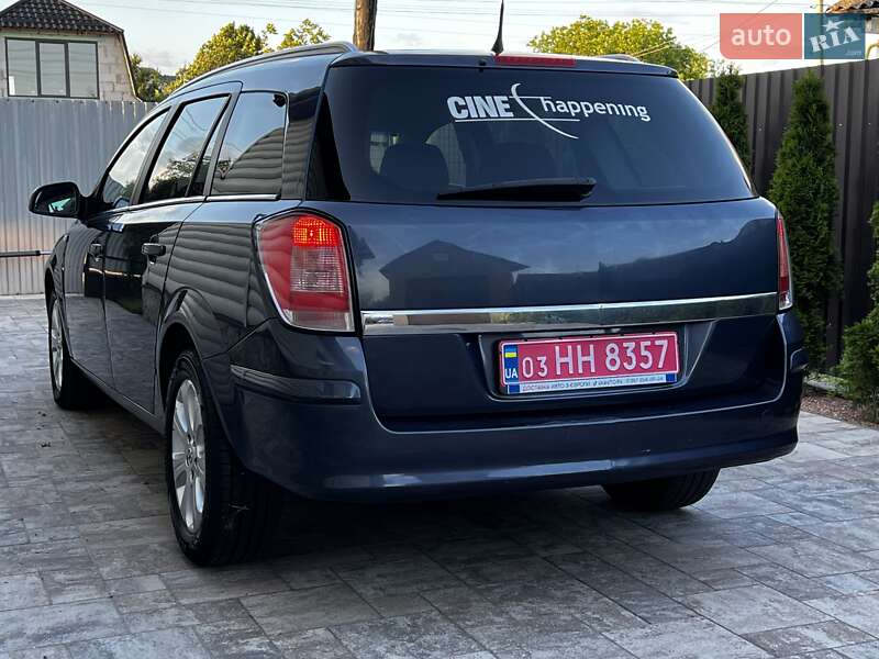 Универсал Opel Astra 2010 в Сарнах