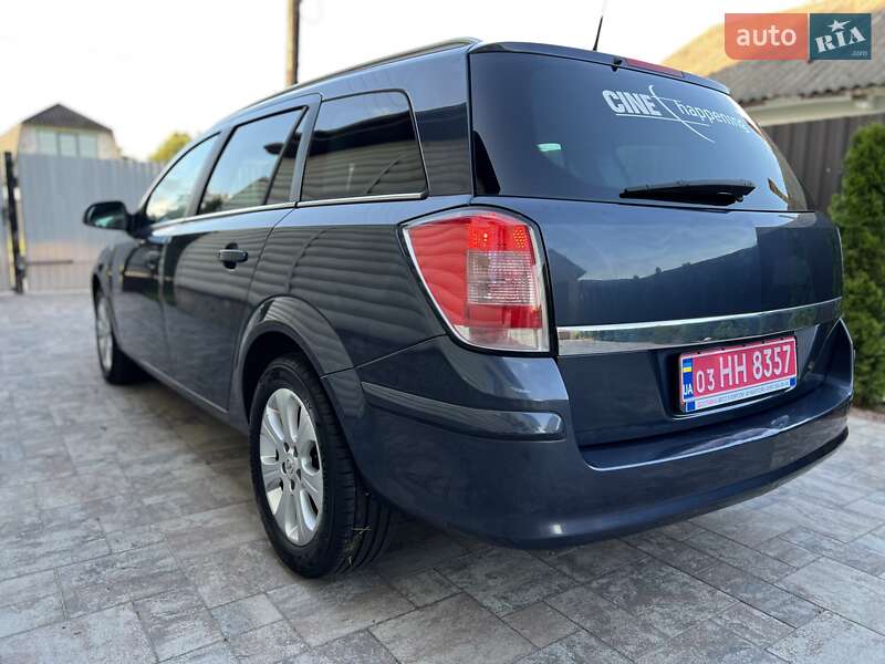 Универсал Opel Astra 2010 в Сарнах