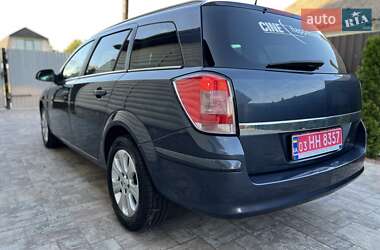Универсал Opel Astra 2010 в 
