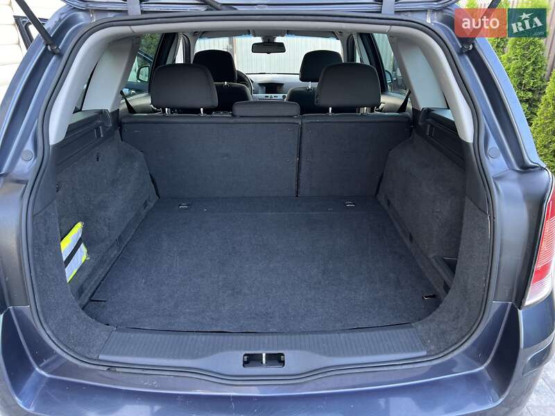Универсал Opel Astra 2010 в Сарнах
