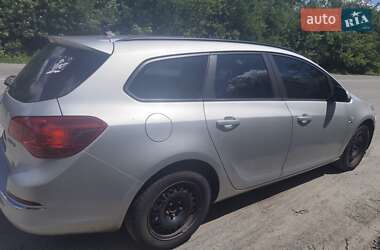 Универсал Opel Astra 2013 в 