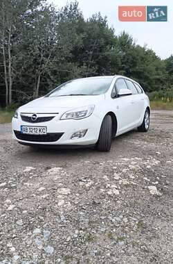 Універсал Opel Astra 2011 в Житомирі